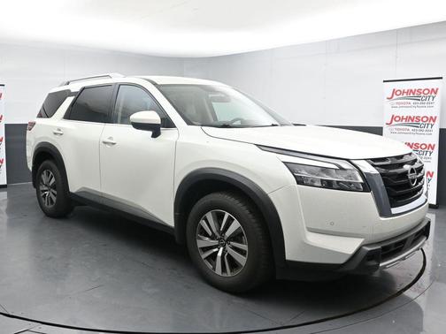 Pearl White Tricoat 2023 Nissan Pathfinder SL 4WD