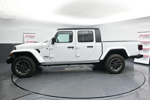 Bright White Clearcoat 2023 Jeep Gladiator Overland