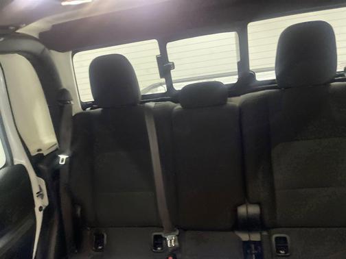 Bright White Clearcoat 2023 Jeep Gladiator Overland