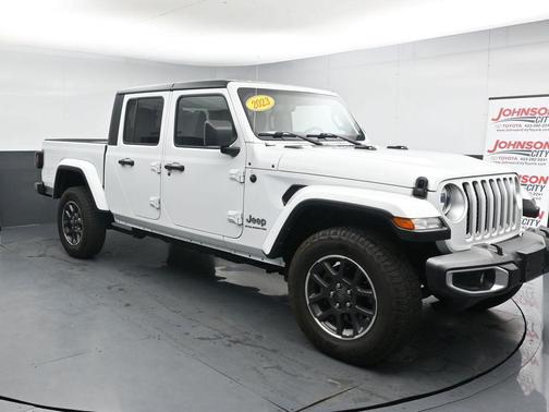Bright White Clearcoat 2023 Jeep Gladiator Overland