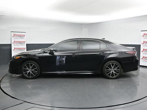 Midnight Black Metallic 2022 Toyota Camry SE