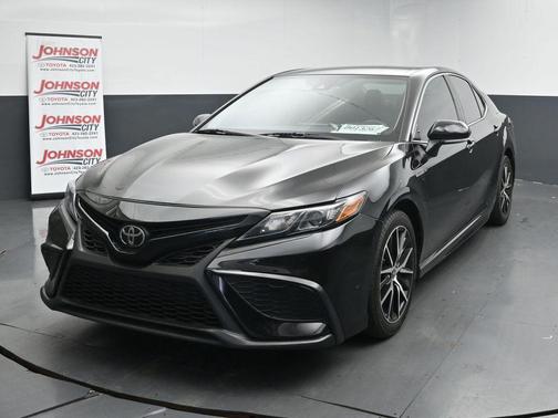 Midnight Black Metallic 2022 Toyota Camry SE