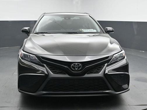 Midnight Black Metallic 2022 Toyota Camry SE