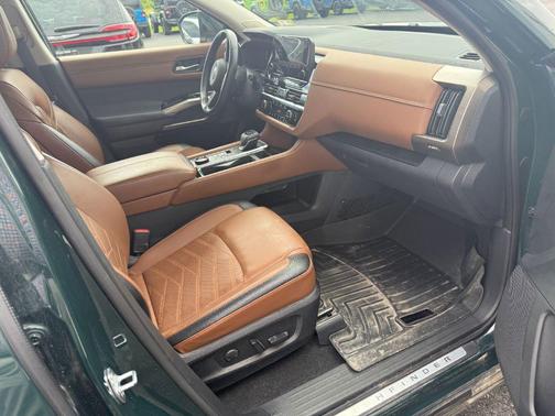 Obsidian Green Pearl 2023 Nissan Pathfinder Platinum 4WD