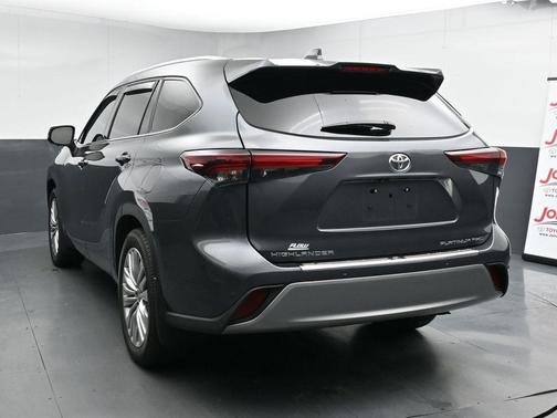 2025 Toyota Highlander Platinum