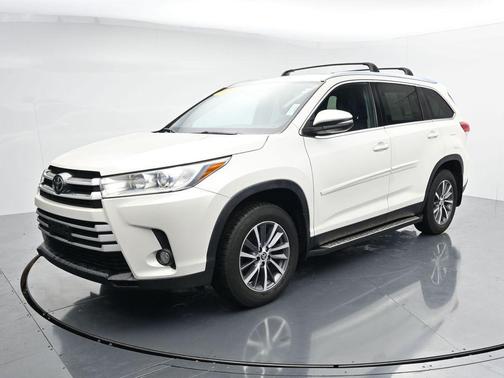 Blizzard Pearl 2019 Toyota Highlander XLE