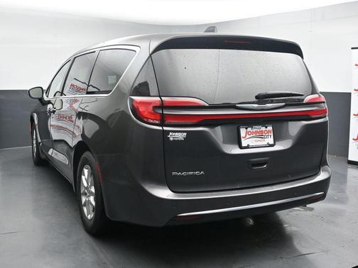 Granite Crystal Metallic Clearcoat 2023 Chrysler Pacifica Touring L