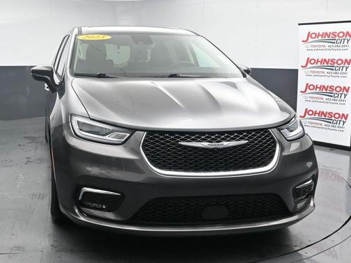 Granite Crystal Metallic Clearcoat 2023 Chrysler Pacifica Touring L