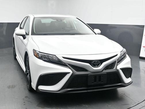 Ice Cap 2023 Toyota Camry SE