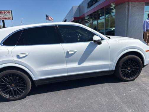 White 2019 Porsche Cayenne Cayenne