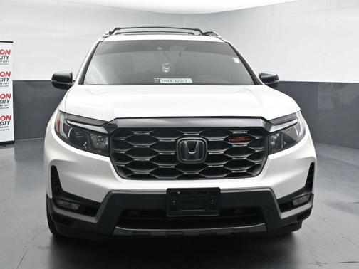 Platinum White Pearl 2022 Honda Passport AWD TrailSport