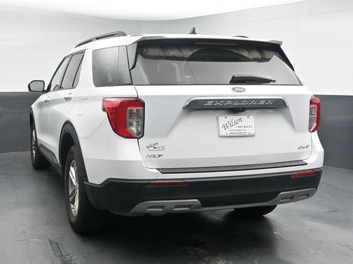 Oxford White 2024 Ford Explorer XLT