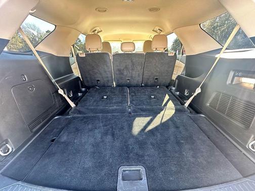 Oxford White 2024 Ford Explorer XLT