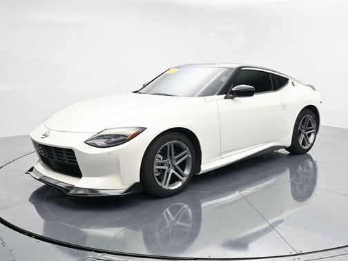 Pearl White/Super Black 2025 Nissan Z Sport Automatic Transmission