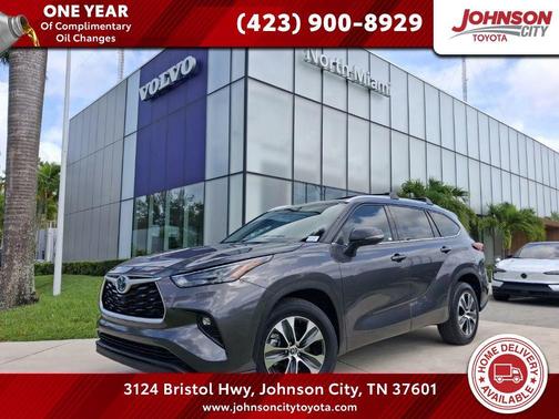 Magnetic Gray Metallic 2022 Toyota Highlander Hybrid XLE