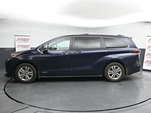 2021 Toyota Sienna Platinum 7 Passenger