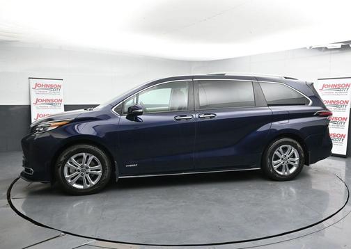 2021 Toyota Sienna Platinum 7 Passenger