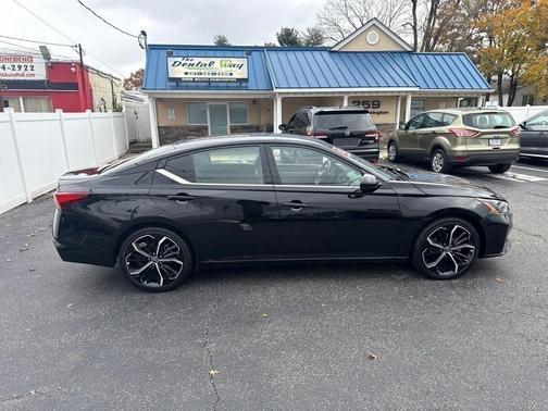 2023 Nissan Altima SR FWD