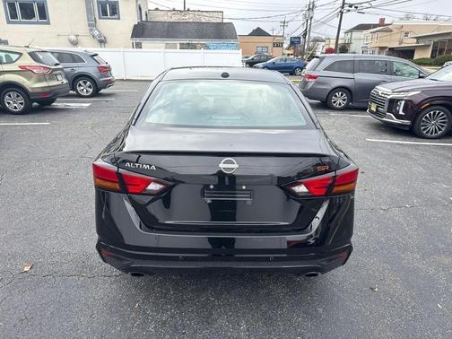 2023 Nissan Altima SR FWD