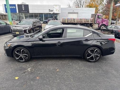 2023 Nissan Altima SR FWD