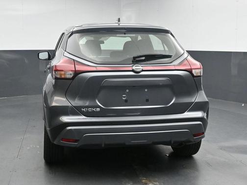 Gun Metallic 2024 Nissan Kicks S
