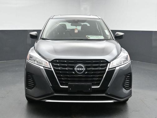 Gun Metallic 2024 Nissan Kicks S