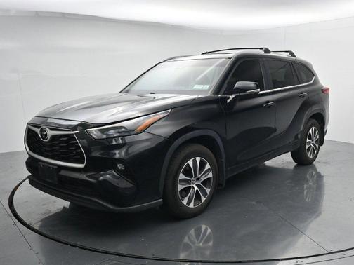Midnight Black Metallic 2023 Toyota Highlander XLE