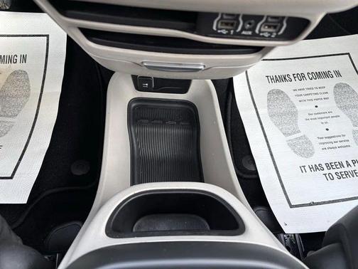 Diamond Black Crystal Pearlcoat 2024 Chrysler Pacifica Touring L