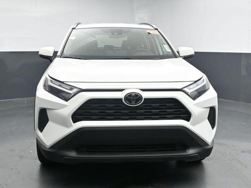 Ice Cap 2024 Toyota RAV4 XLE