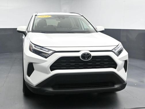 Ice Cap 2024 Toyota RAV4 XLE