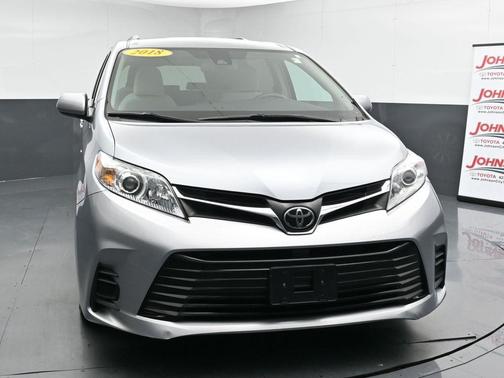 2018 Toyota Sienna LE