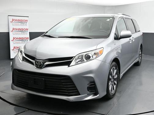 2018 Toyota Sienna LE
