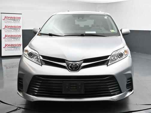 2018 Toyota Sienna LE