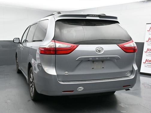 2018 Toyota Sienna LE