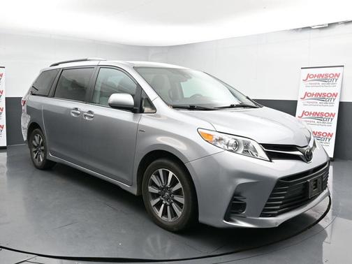 2018 Toyota Sienna LE