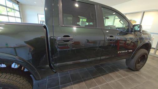 Midnight Pine Metallic 2019 Nissan Titan PRO-4X