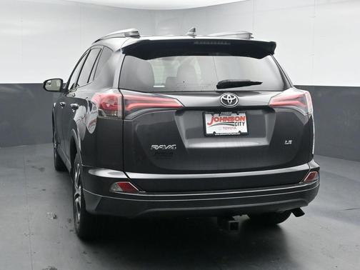 Magnetic Gray Metallic 2018 Toyota RAV4 LE