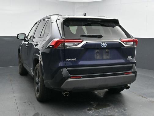2021 Toyota RAV4 Hybrid SE