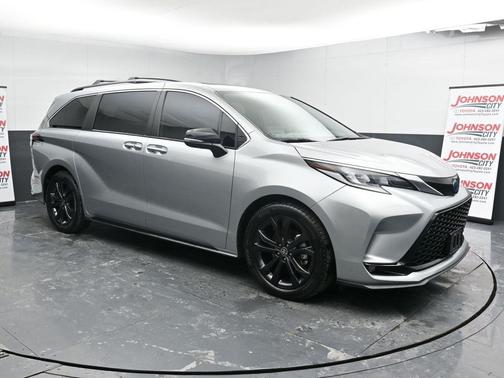 2023 Toyota Sienna XSE 7 Passenger