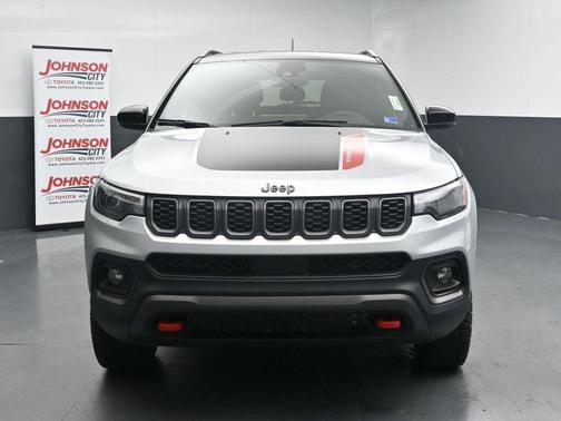 Silver Zynith Metallic Clearcoat 2024 Jeep Compass Trailhawk