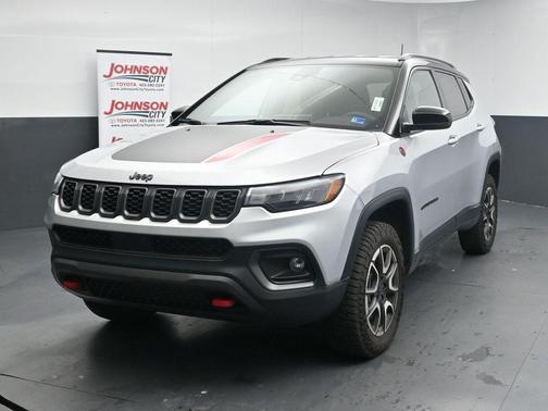 Silver Zynith Metallic Clearcoat 2024 Jeep Compass Trailhawk