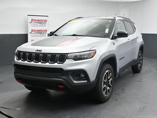 Silver Zynith Metallic Clearcoat 2024 Jeep Compass Trailhawk