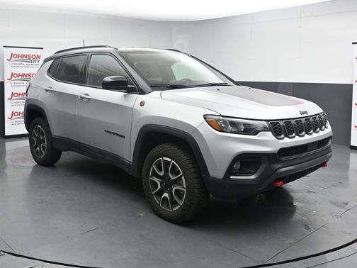Silver Zynith Metallic Clearcoat 2024 Jeep Compass Trailhawk
