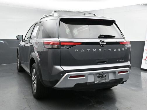 2023 Nissan Pathfinder SL 4WD