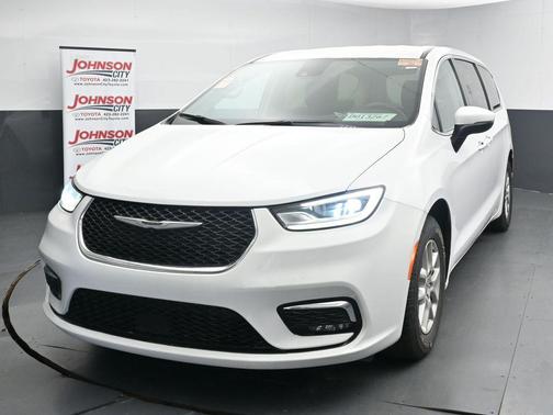 Bright White Clearcoat 2023 Chrysler Pacifica Touring L