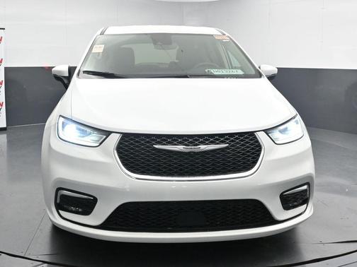 Bright White Clearcoat 2023 Chrysler Pacifica Touring L
