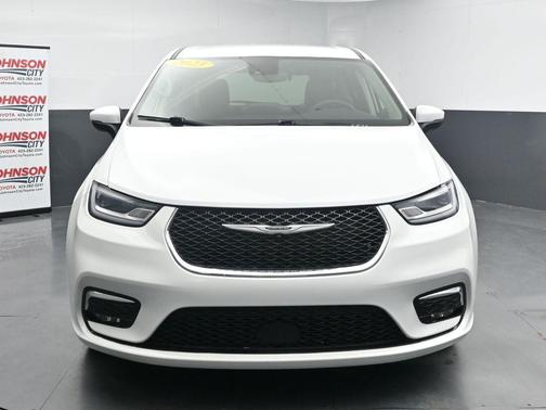 Bright White Clearcoat 2023 Chrysler Pacifica Touring L