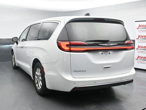 Bright White Clearcoat 2023 Chrysler Pacifica Touring L