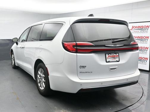 Bright White Clearcoat 2023 Chrysler Pacifica Touring L