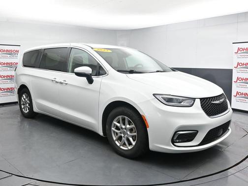 Bright White Clearcoat 2023 Chrysler Pacifica Touring L